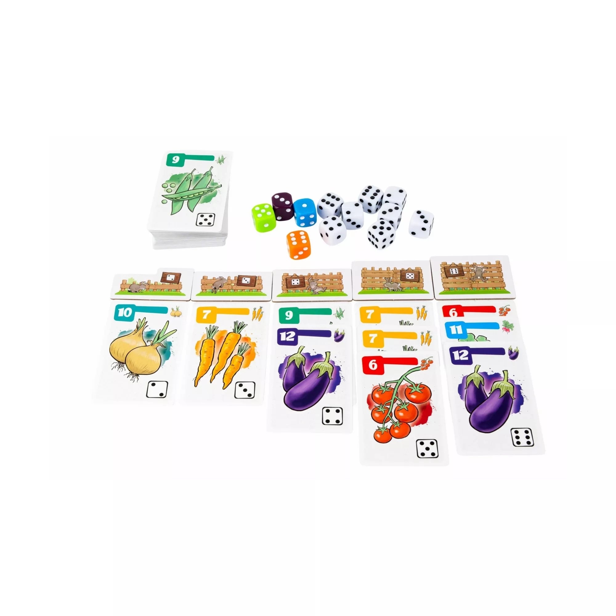 A Nyuszinasi játékelemek közé tartozó kártyák és dobókockák, köztük sárgarépa, hagyma, paradicsom, padlizsán és zöldborsó illusztrációkkal. A színes kockák a játék dinamikus, szerencsealapú mechanikáját hangsúlyozzák.