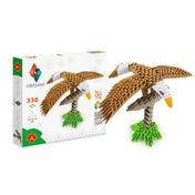 Az Origami 3D Sas készlet kibontott változata: a doboz és a hajtogatott, háromdimenziós sas figura együtt látható. A sas részletgazdag, valósághű formában ábrázolt, zöld talapzattal.