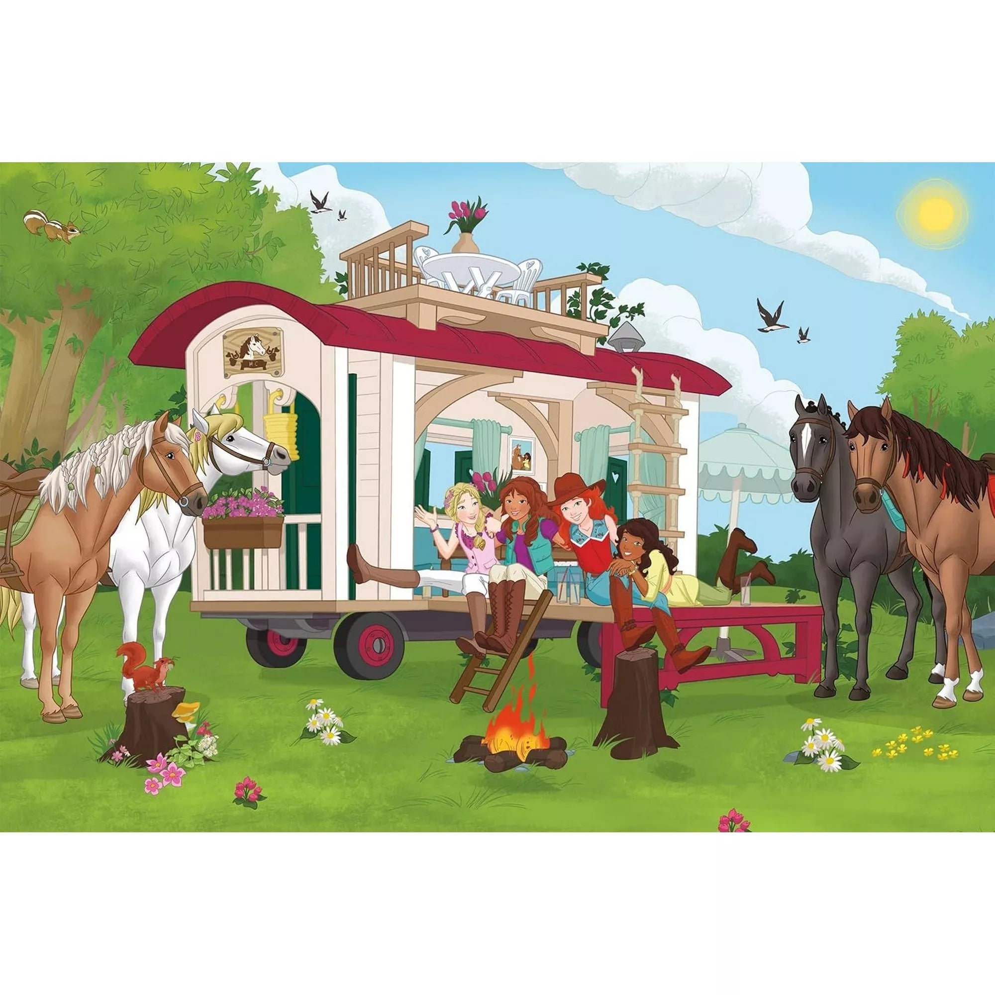 Schleich Horse Club kirakott puzzle képe, lovas lányok lakókocsi előtt tábortűznél, több lóval zöld mezőn, színes illusztráció.