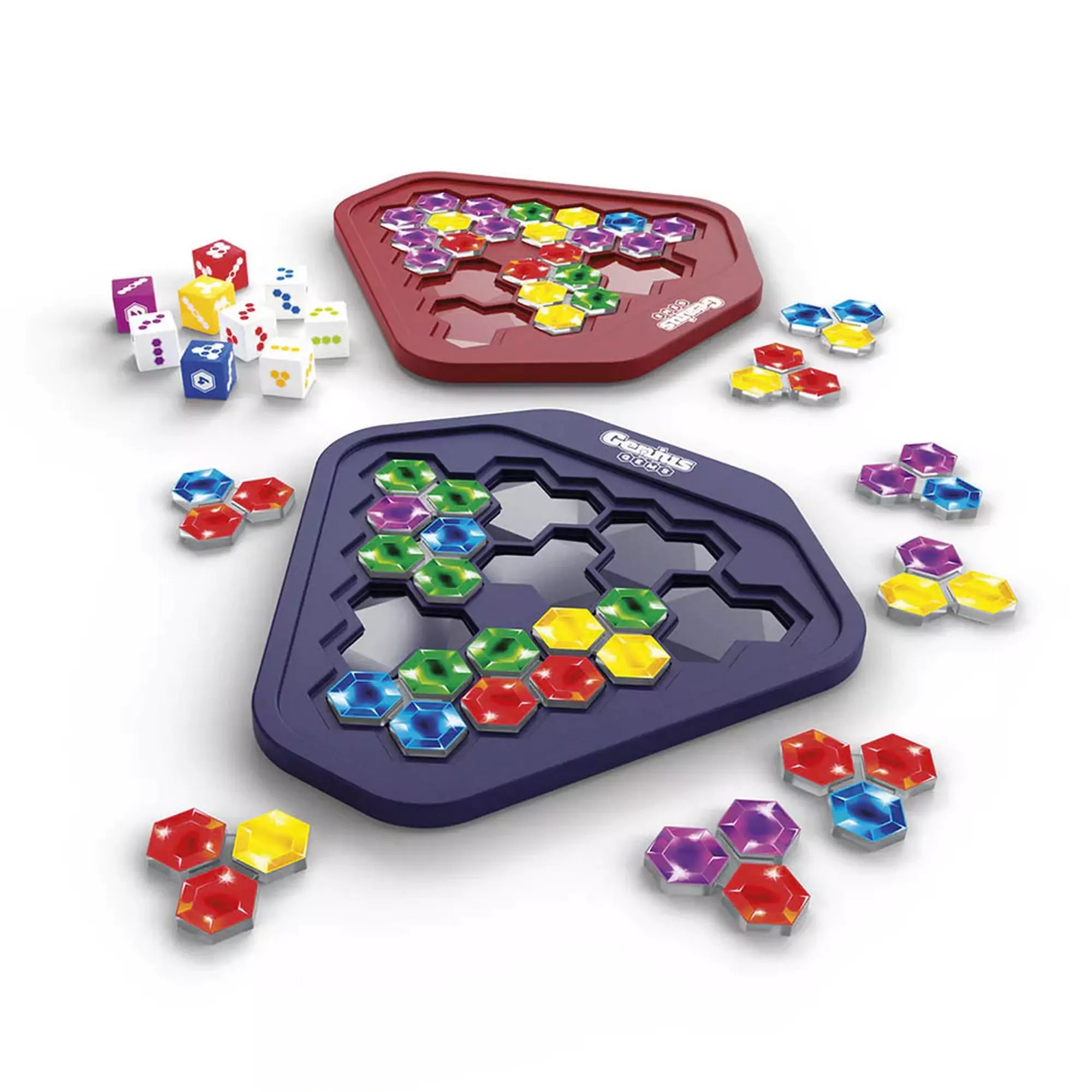 A Smart Games Genius Gems két gyémánt formájú játéktáblája elrendezett színes játékelemekkel és dobókockákkal egy fehér háttéren.