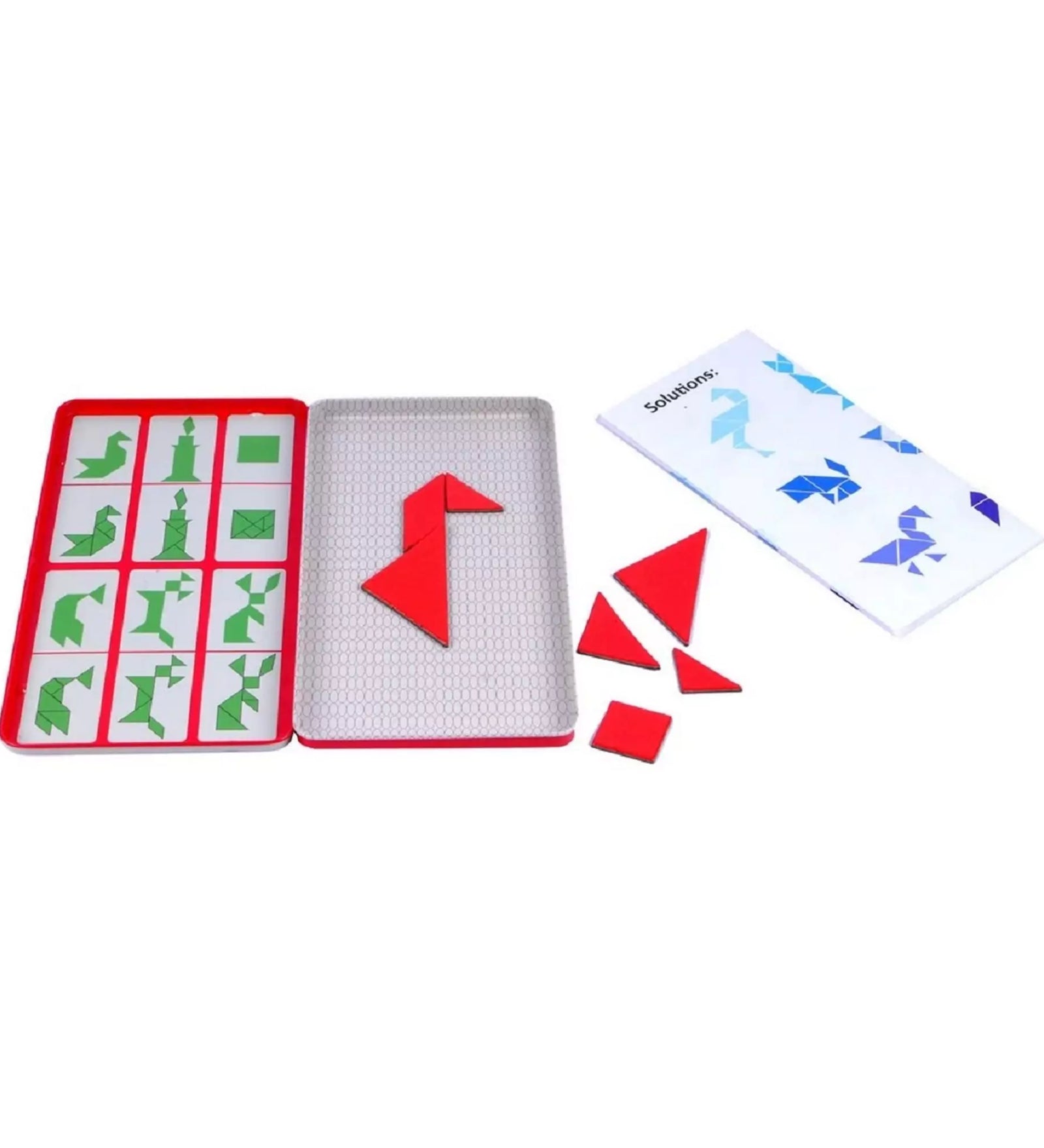 A "Tangram Magnetic" játék belseje, amely tartalmazza a kihíváskártyákat, a mágneses táblát és a piros tangram elemeket.