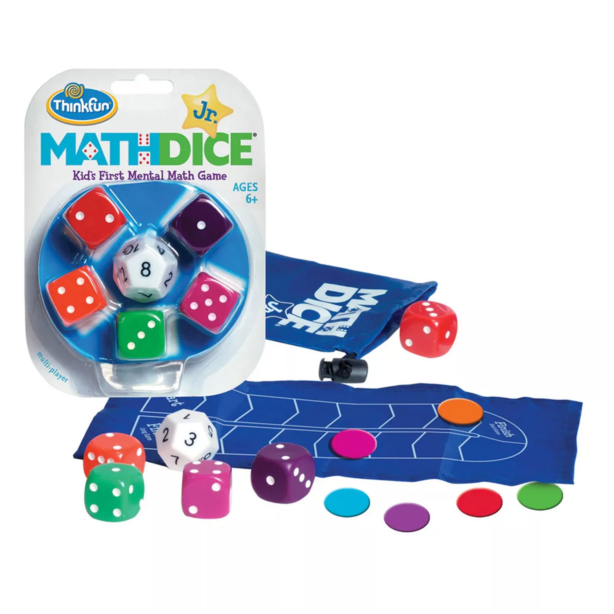 „A Math Dice Jr. játék tartalma: színes dobókockák, célszám-kocka, pontozószőnyeg, korongok és tárolózsák a csomagolás mellett.”