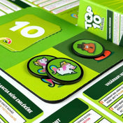 Top 10 Kalandok magyar nyelvű társasjáték játéktáblája karakterzsetonokkal, kártyákkal és a játék dobozával.