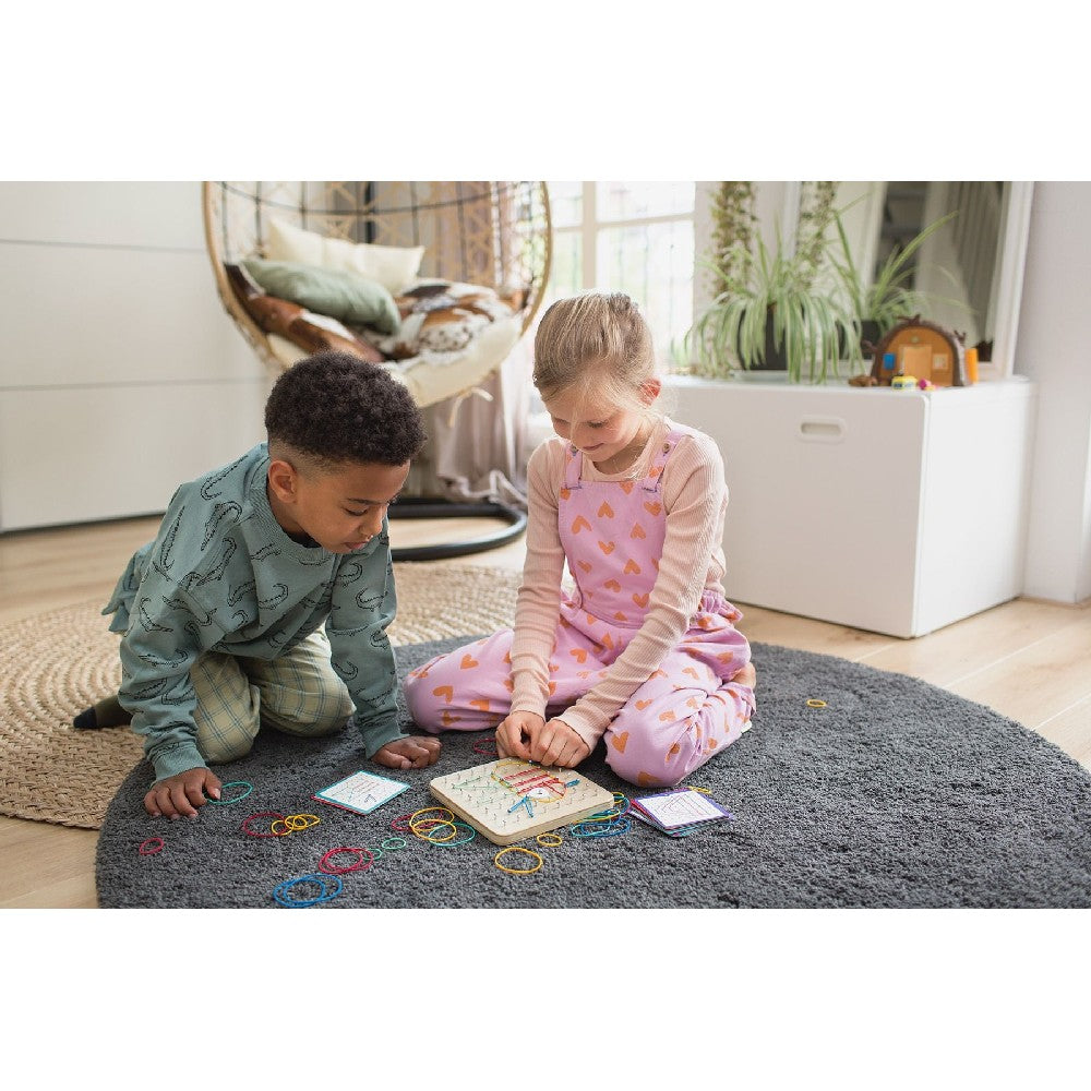 Geoboard alkotótábla, BS Toys GA438 angol nyelvű társasjáték