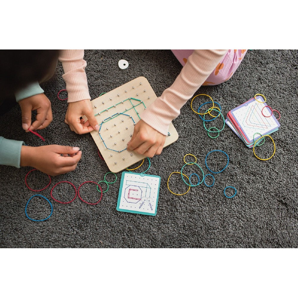 Geoboard alkotótábla, BS Toys GA438 angol nyelvű társasjáték