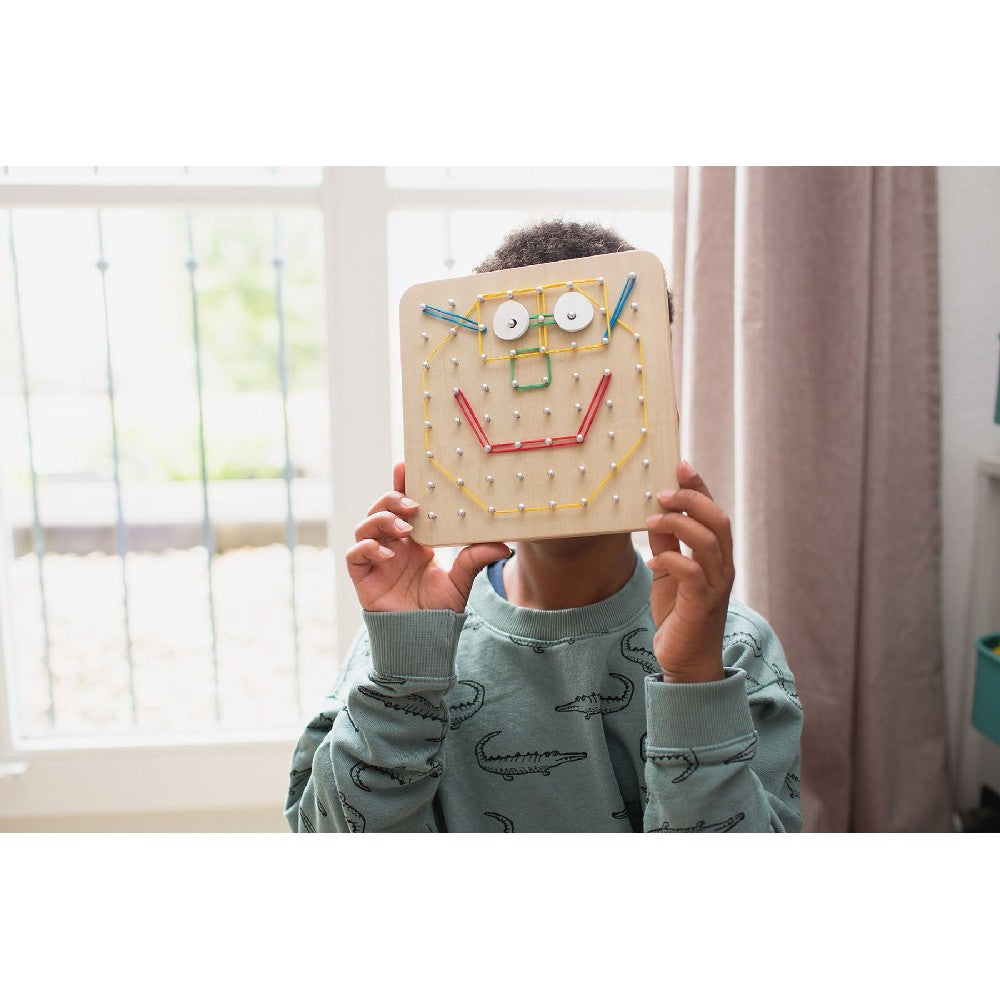 Geoboard alkotótábla, BS Toys GA438 angol nyelvű társasjáték